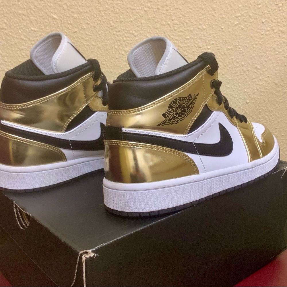 Nike Air Jordan 1 Mid SE "Metallic Gold" - Picture 4 of 16